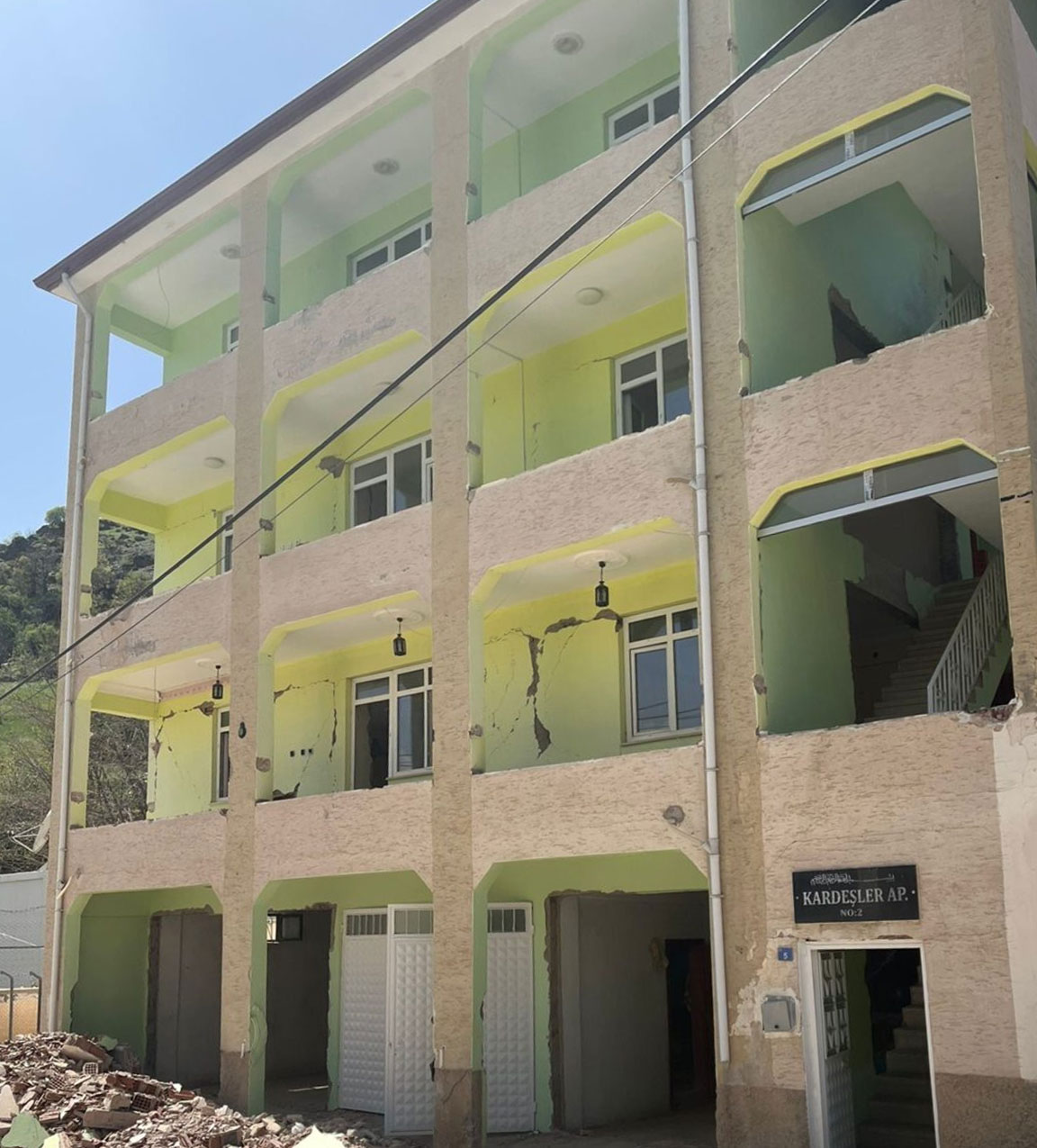 KARDEŞLER APARTMANI